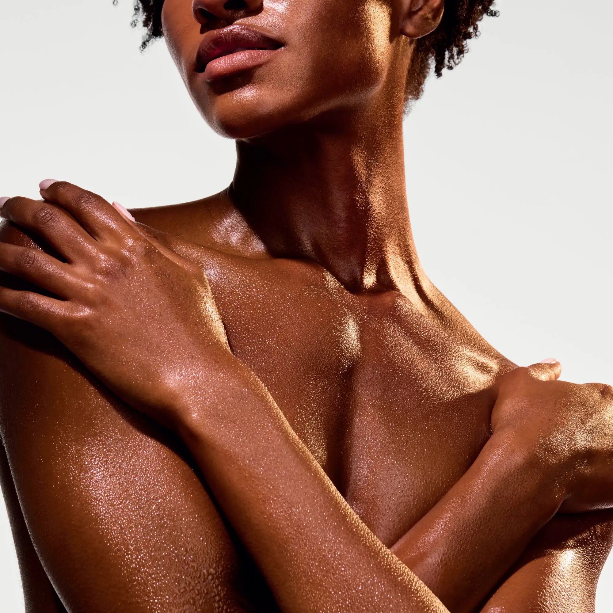 the-glow-getter-multi-oil-body-scrub-p7 NATR-40028-Alt-Image-The_Glow_Getter_Multi-Oil_Body_Scrub-06_1.webp